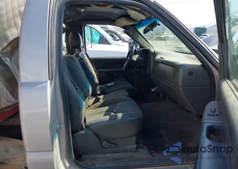 2005 Chevrolet Silverado C2500 Heavy Duty z USA, uszkodzony, nr VIN 1GCHC24U15E252823